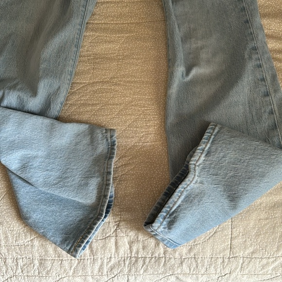 Levi’s wedgie bootcut light wash 27x30 PRICE FIRM - Picture 5 of 11